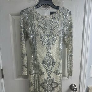 Betsy & Adam Silver Sequin Long Sleeve Dress